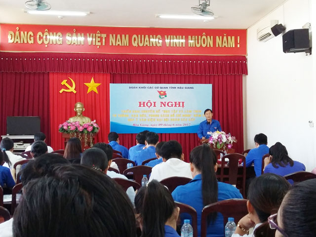 Đoàn thanh niên Trường Trung cấp Luật Vị Thanh tham dự hội nghị triển khai chuyên đề học tập và làm theo tư tưởng, đạo đức, phong cách Hồ Chí Minh