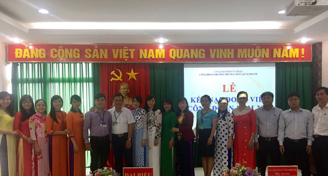 Trường Trung cấp Luật Vị Thanh tổ chức họp mặt kỷ niệm 88 năm Ngày thành lập Công đoàn Việt Nam (28/7/1929 - 28/7/2017) và Lễ kết nạp đoàn viên công đoàn năm 2017