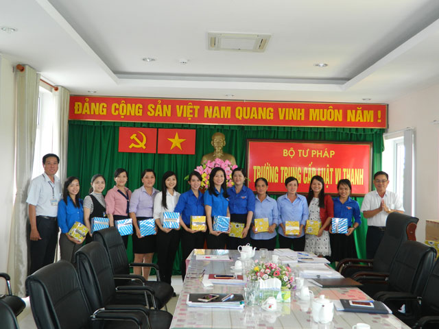 Trường Trung cấp Luật Vị Thanh tổ chức họp mặt kỷ niệm 87 năm ngày thành lập  Hội Liên hiệp Phụ nữ Việt Nam
