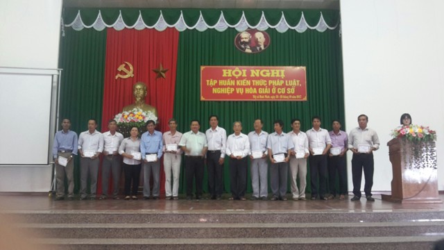 Tổng kết công tác tổ chức các lớp bồi dưỡng kiến thức pháp luật, nghiệp vụ hòa giải ở cơ sở cho hòa giải viên trên địa bàn tỉnh Vĩnh Long năm 2017