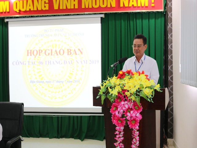 TS. Nguyễn Văn Phụng - Hiệu trưởng Nhà trường phát biểu tại Hội Nghị