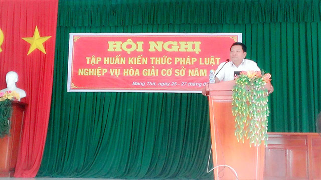 Ông Dương Minh Chiến - Phó Giám đốc Sở Tư Pháp tỉnh Vĩnh Long phát biểu khai giảng.